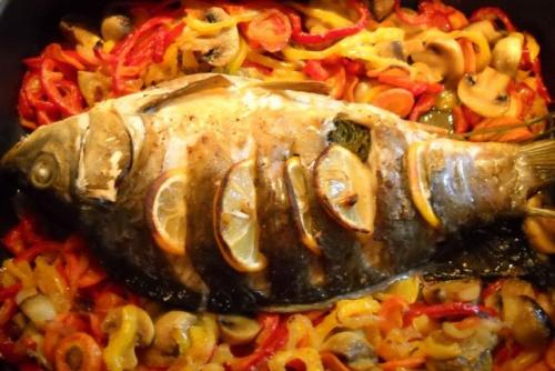 Карп в духовке с картошкой и грибами. Фаршированный карп грибами – пошаговая инструкция
