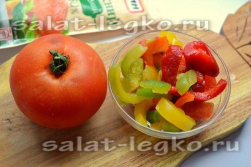 Салат из курицы с крабовыми палочками и помидорами. Салат с курицей и крабовыми палочками «Жозефина»