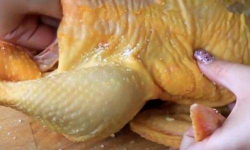 Как вкусно приготовить курицу в духовке с картошкой кусочками. Рецепт курицы, приготовленной целиком с картошкой и черносливом в рукаве