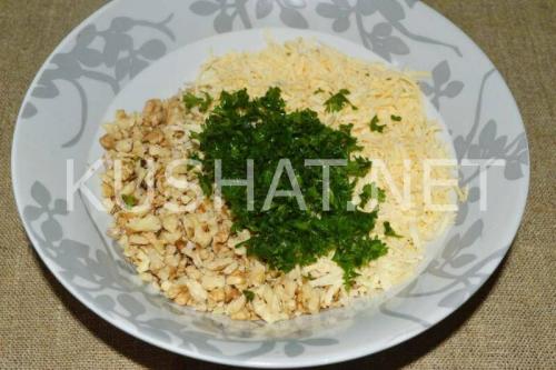 Свиные рулетики с грецким орехом. Рулетики из свинины с сыром и орехами – рецепт