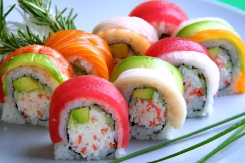 Накрыть стол на работе недорого. Стол на день рождения на работе