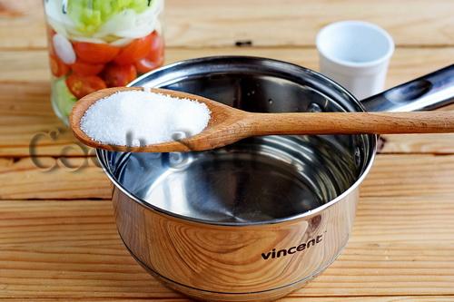 Салат слоями на зиму из овощей (огурец, помидор, перец, лук)