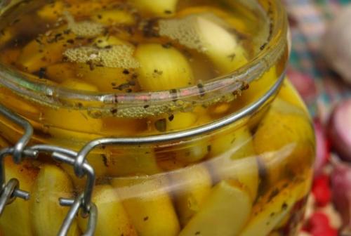 Маринованный чеснок хрустящий. Маринуем на зиму чеснок зубчиками: 3 самых вкусных рецепта