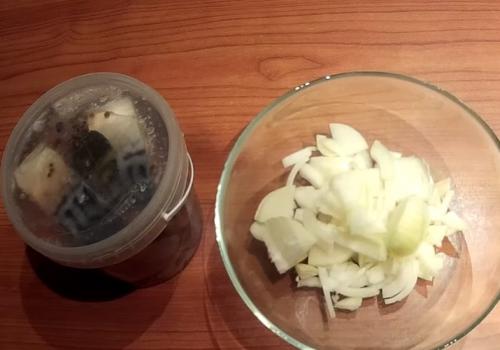 Как засолить скумбрию в рассоле. Скумбрия пряного посола за сутки