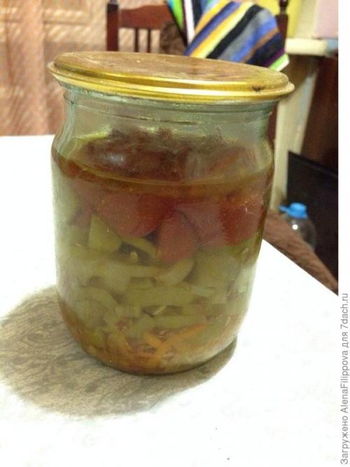 Салат из помидоров огурцов и лука слоями на зиму. Слоеный салат