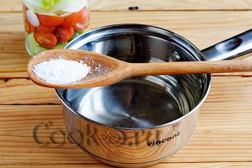 Салат слоями на зиму из овощей (огурец, помидор, перец, лук)