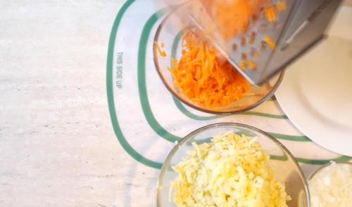 Салат мимоза — пошаговый рецепт с консервой, яйцом и сыром