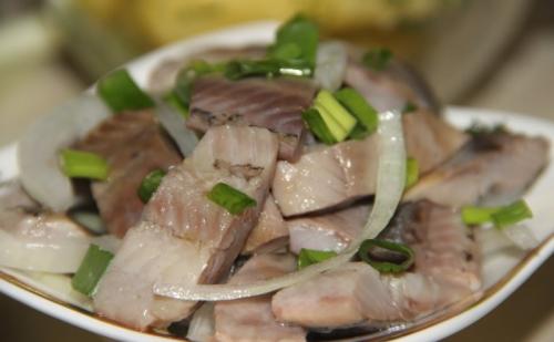 Обалденно вкусная маринованная селедка с луком
