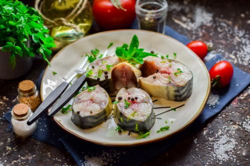 Скумбрия пряного посола с чаем. Скумбрия в чайной заварке