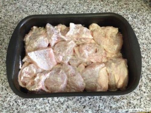 Курица кусочками в духовке с чесноком и майонезом рецепт. Курица в духовке с майонезом и чесноком