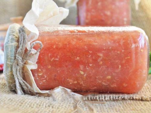 Хреновина рецепт приготовления из помидор на зиму без варки с хреном и. Хреновая закуска из помидоров с хреном и чесноком на зиму