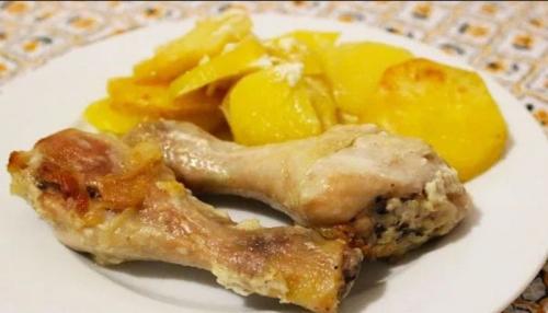 Курица с картошкой в духовке с майонезом и чесноком