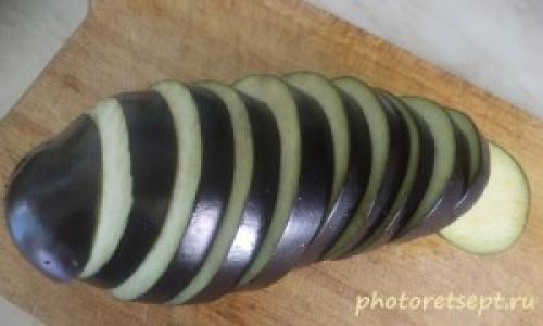 Баклажаны со сметаной жареные с чесноком.