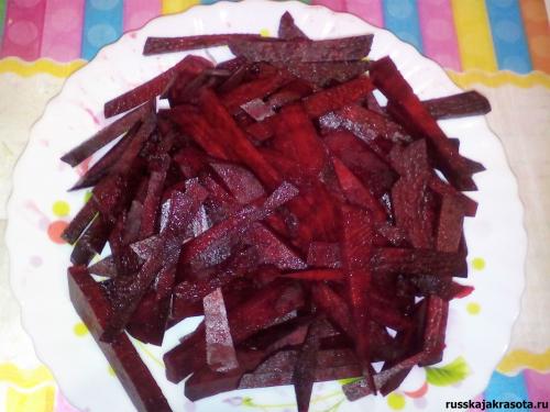 Как приготовить маринованную капусту со свеклой и чесноком. Маринованная капуста со свеклой «Пелюстка» быстрого приготовления.