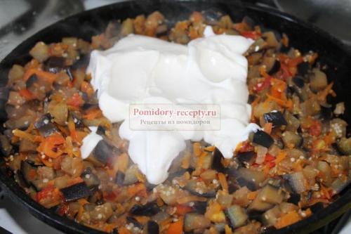 Баклажаны жареные со сметаной и помидорами. Тушеные баклажаны с помидорами в сметане. Рецепт с пошаговыми фото