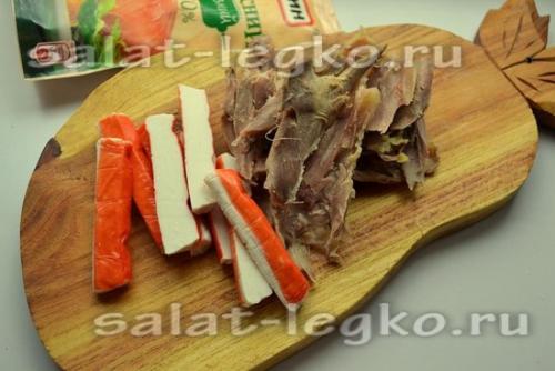 Салат из курицы с крабовыми палочками и помидорами. Салат с курицей и крабовыми палочками «Жозефина»