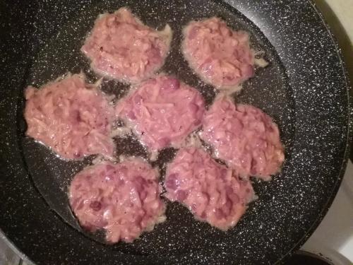 Деруны с куриной печенкой. Драники из картошки и куриной печени