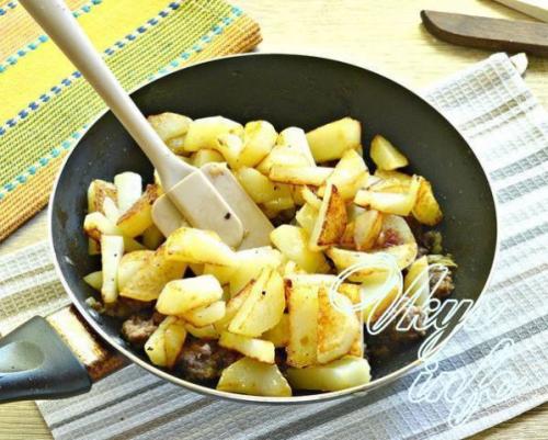 Картошка жареная с яйцом и сыром. Жареная картошка с сыром 28