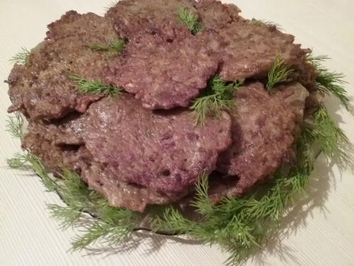 Деруны с куриной печенкой. Драники из картошки и куриной печени