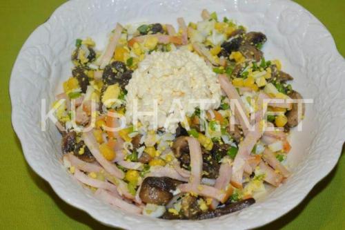 Салат с ветчиной и кукурузой и грибами. Салат с грибами, ветчиной и кукурузой. Пошаговый рецепт с фото