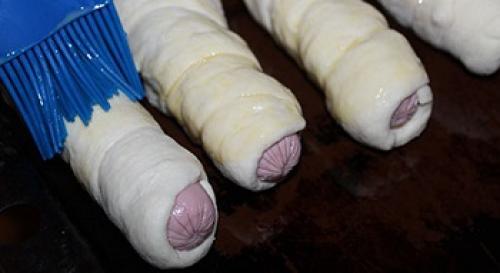 Тесто для сосисок в тесте в духовке на сметане. Сосиски в тесте быстро вкусно и очень просто на дрожжевом тесте 07 Тесто для сосисок в тесте в духовке на сметане. Сосиски в тесте быстро вкусно и очень просто на дрожжевом тесте 07