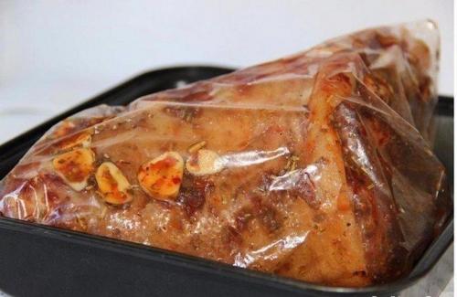 Рулька отварная запеченная в рукаве. Сочная свиная рулька, запеченная в духовке в рукаве. Никого не оставит равнодушным