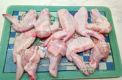 Куриные крылья по восточному. Крылышки в медово-соевом  соусе в духовке - рецепт с фото