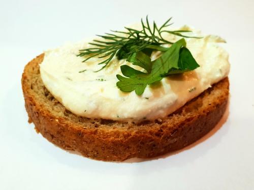 Творожный сыр с зеленью и чесноком рецепт. Творожный сыр с зеленью