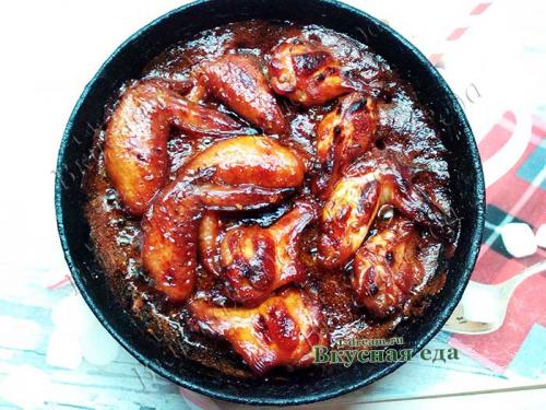 Куриные крылья по восточному. Крылышки в медово-соевом  соусе в духовке - рецепт с фото
