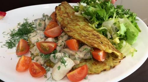 Драники со свининой и грибами. Гигантские драники с мясом и грибами: коронное блюдо