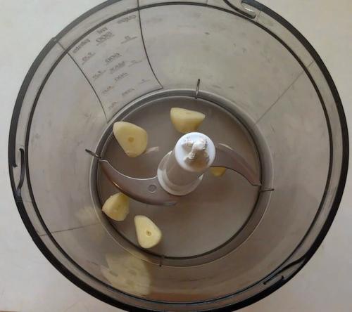 Творожный крем с чесноком и зеленью. Простая, быстрая, вкусная и полезная закуска из творога с зеленью! Фоторецепт. 02