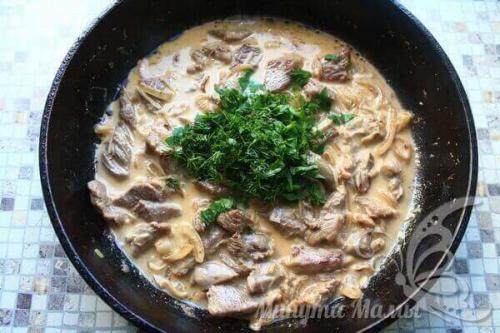 Тушеная индейка. Вкусная тушеная индейка в сметане на сковороде