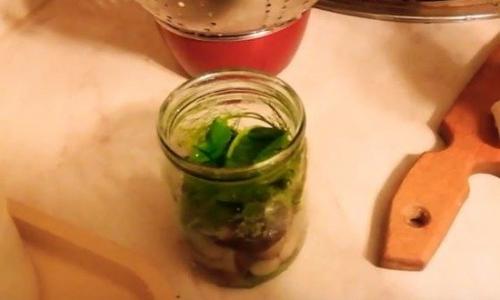 Консервируем белые грибы. Маринованные белые грибы с зеленью — рецепт в банках