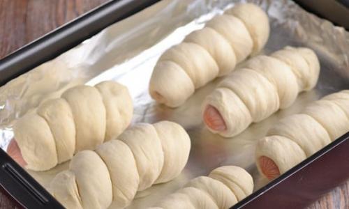 Бездрожжевое тесто для сосисок в тесте. Как приготовить в духовке вкусные сосиски в дрожжевом тесте