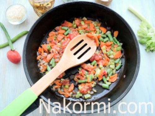 Рис с томатной пастой и овощами. Процесс приготовления 02
