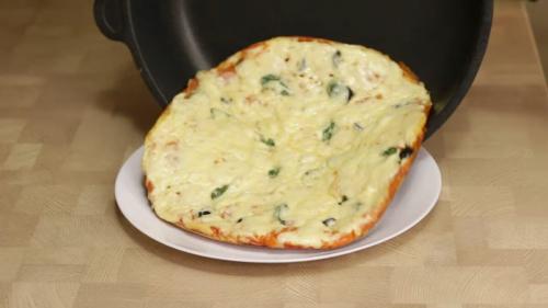 Студенческая пицца на сковороде. Пицца на сковороде за 5 минут. Простой рецепт быстрой пиццы на завтрак