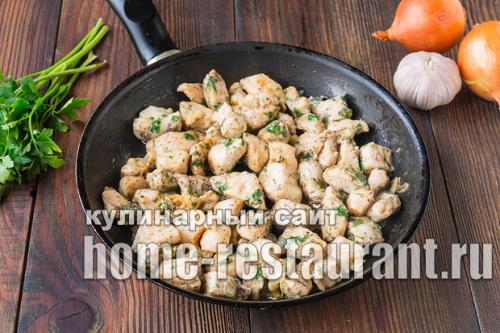 Гуляш из куриного филе. Гуляш из курицы с подливкой в кастрюле + ВИДЕО