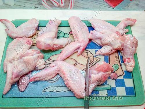 Куриные крылья по восточному. Крылышки в медово-соевом  соусе в духовке - рецепт с фото