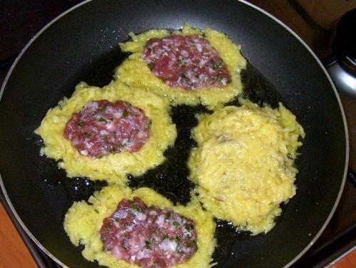 Драники с мясом: битва двух рецептов