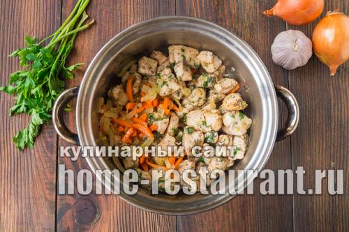 Гуляш из куриного филе. Гуляш из курицы с подливкой в кастрюле + ВИДЕО