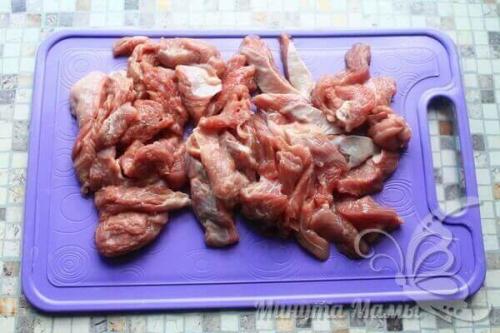 Тушеная индейка. Вкусная тушеная индейка в сметане на сковороде