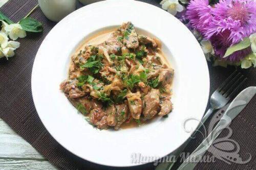 Тушеная индейка. Вкусная тушеная индейка в сметане на сковороде