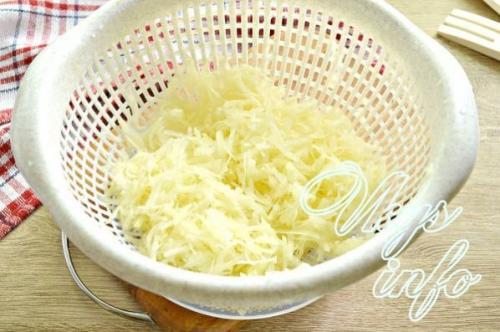 Картофельные драники с салом. Как приготовить картофельные драники с салом и луком 09