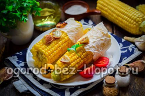 Кукуруза в рукаве в духовке. Запечённая кукуруза в рукаве с чесноком и травами