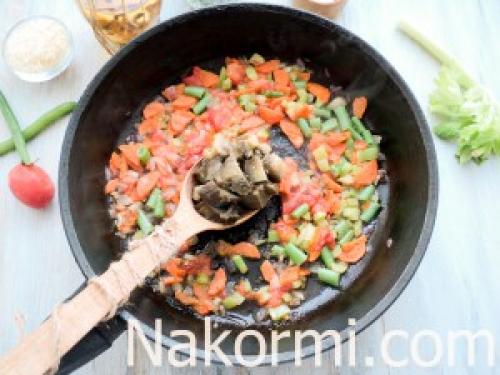 Рис с томатной пастой и овощами. Процесс приготовления 03