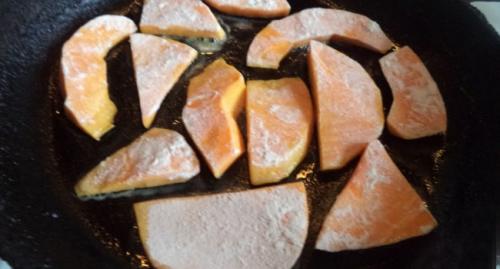 Тыква жареная с луком и чесноком. Пошаговый рецепт приготовления жареной тыквы с фото