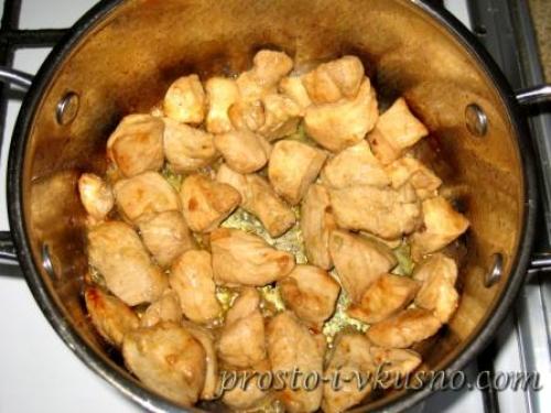 Куриная грудка с овощами и грибами. 