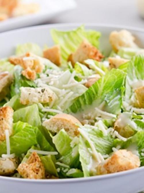 Салат Цезарь с копченой курицей и грибами. Рецепт цезаря с копченой курицей и помидорами черри