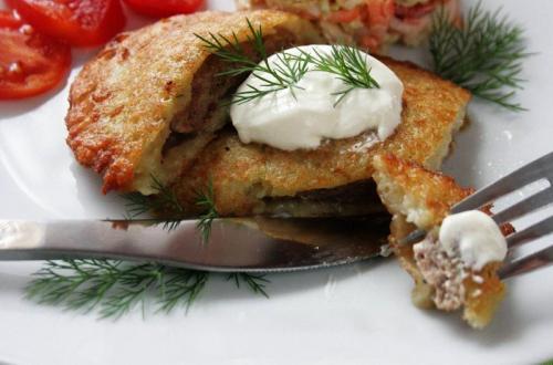Драники с мясом: битва двух рецептов