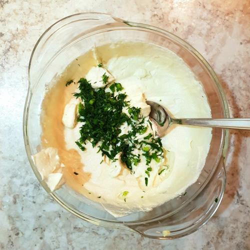 Творожный сыр с зеленью и чесноком рецепт. Творожный сыр с зеленью